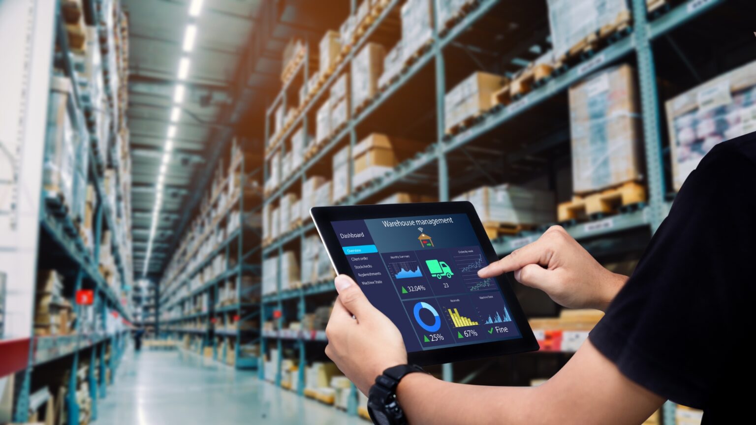 Smart warehouse with IoT technology enhancing inventory tracking and automation in logistics.