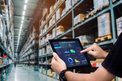 Smart warehouse with IoT technology enhancing inventory tracking and automation in logistics.