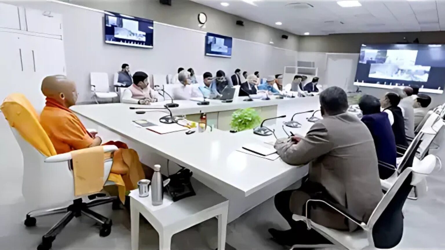 CM Yogi Adityanath discussing the state logistics plan in a meeting.