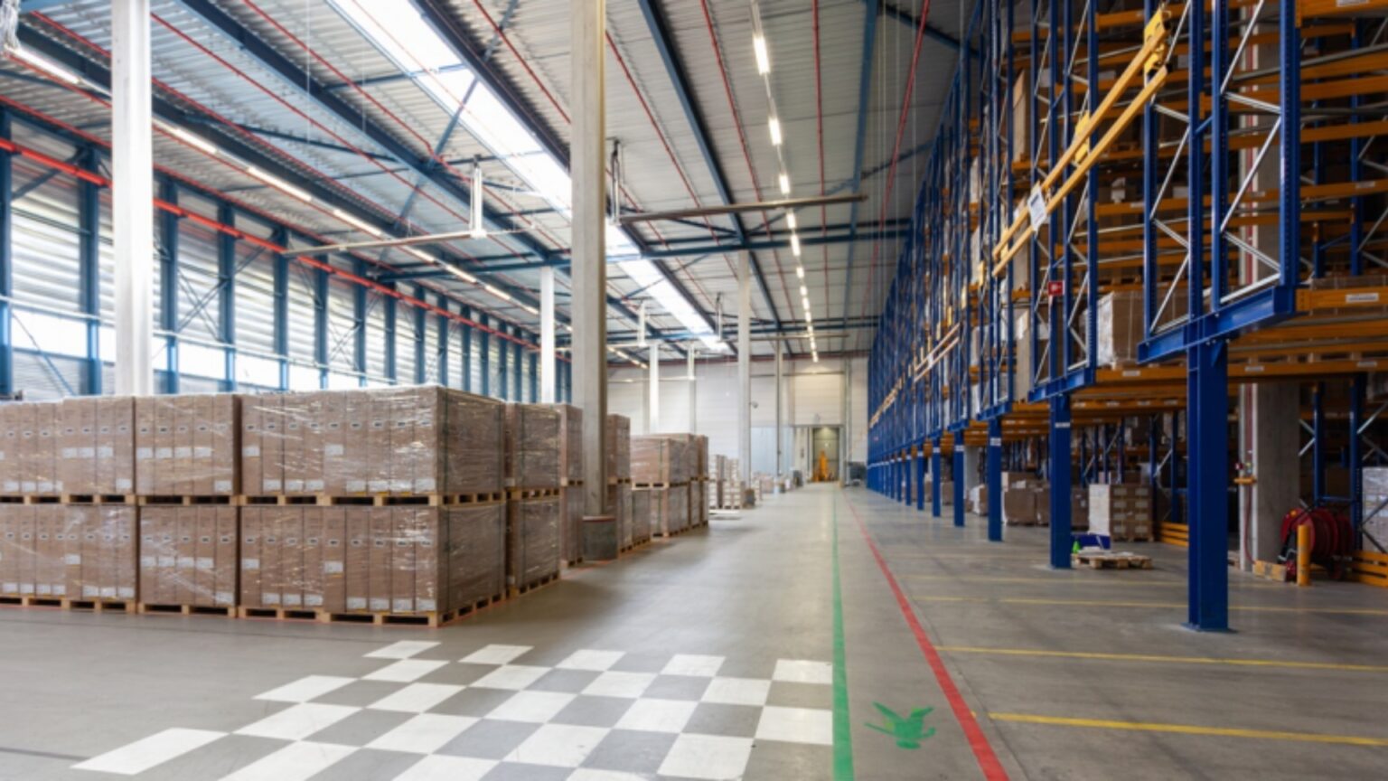 AI and automation in warehousing for improved inventory traceability