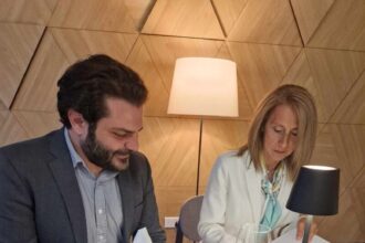 SCM SPECTRUM - MIEEK and YoungShip Cyprus representatives signing MoU at appreciation dinner event