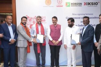 SCM SPECTRUM - Officials signing MoU for next-gen logistics parks in Maharashtra