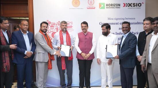 SCM SPECTRUM - Officials signing MoU for next-gen logistics parks in Maharashtra